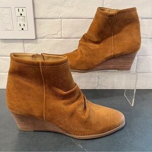 Franco Sarto sz 9 Winston chestnut suede wedge ankle booties
